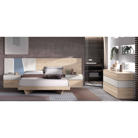 dormitorio matrimonio con cama y dos mesitas en varios tonos