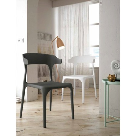 Pack de 4 sillas de polipropileno apilable apta para uso en interiores y exteriores