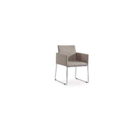 Sillón de diseño moderno disponible en varios acabados