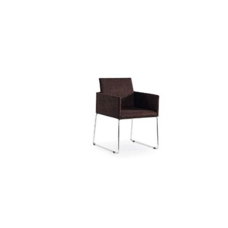 Sillón de diseño moderno disponible en varios acabados